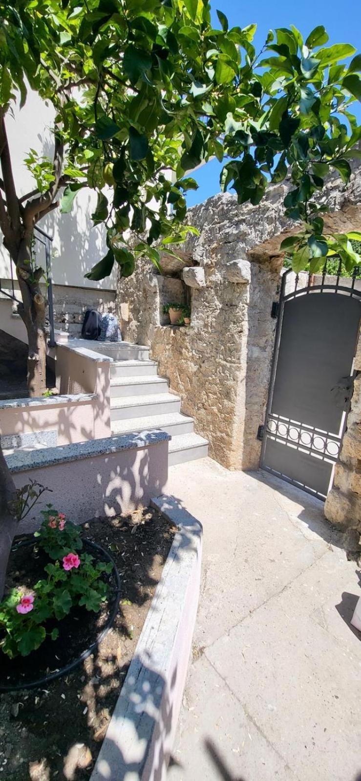 Riva Suite 2 Komiza Exterior photo