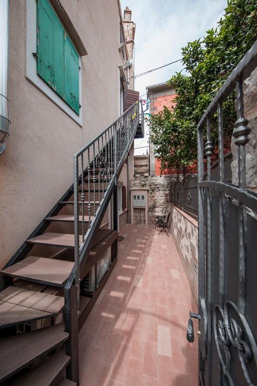 Riva Suite 2 Komiza Exterior photo